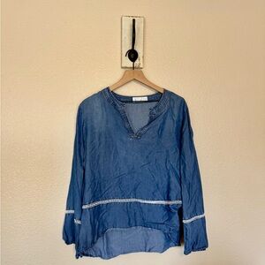 TIME AND TRU β’ Blue Casual Flowy Denim Blouse